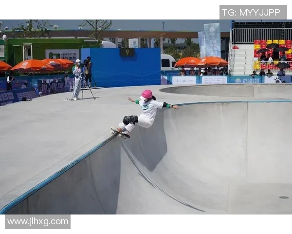 南京极限运动队勇闯滑板精英赛展现逆袭精神与团队风采 南京极限运动队勇闯滑板精英赛展现逆袭精神与团队风采