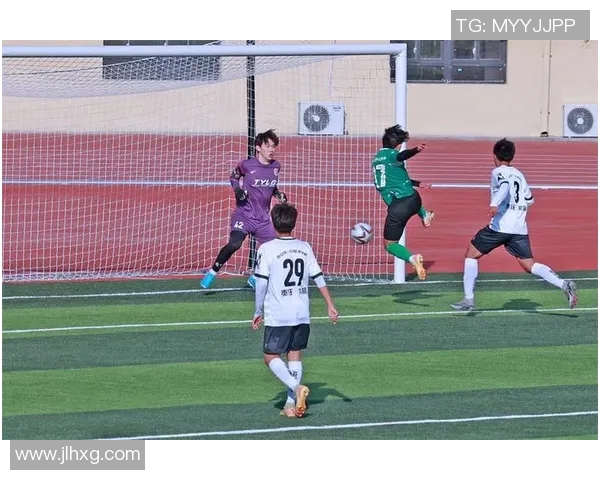 西安足球队在邀请赛中以53分稳居积分榜首位展现强劲实力 西安足球队在邀请赛中以53分稳居积分榜首位展现强劲实力